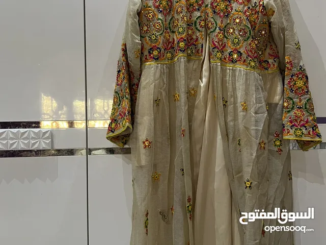 لبس للبيع مع شيله