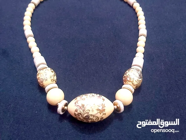 عقد رائع جدا بسيط وانيق ومميز