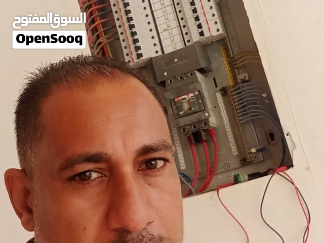 فنى كهرباء منازل خدمه بجدول توزيع الاحمال