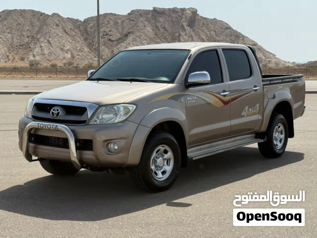 Used Toyota Hilux in Buraimi