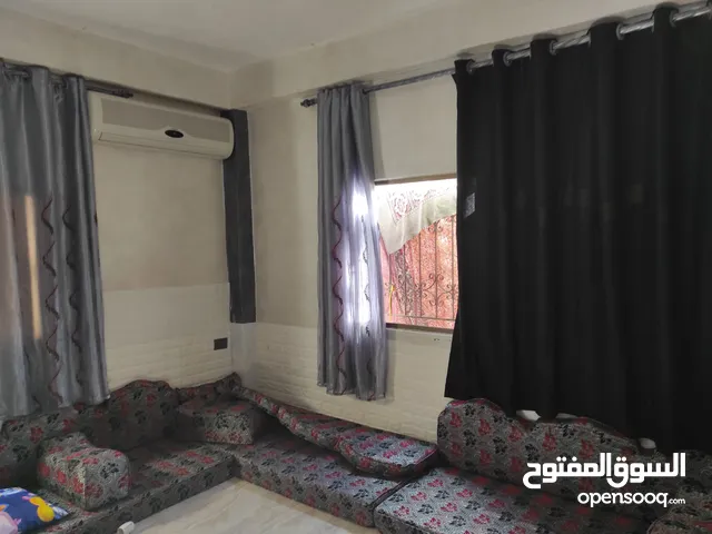 95 m2 3 Bedrooms Townhouse for Sale in Zarqa Russayfah