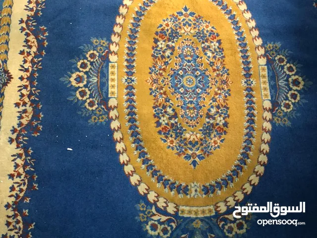 السلام عليكم عندي زولية نظيفة جداا جداا رومانية الصنع 100 بل 100 قياس 3×4 للبيع السعر 100 الف