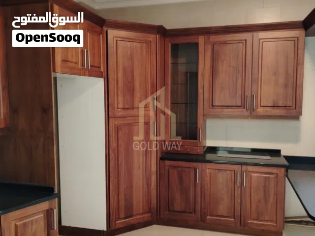 في أرقى مناطق الرابية شقة طابق ثالث 200م بتشطيب راقي / ref 1166