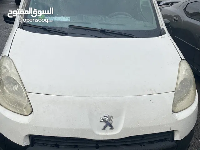 بيجوا بانتنر جيده بحاله ممتازه شرط فحص