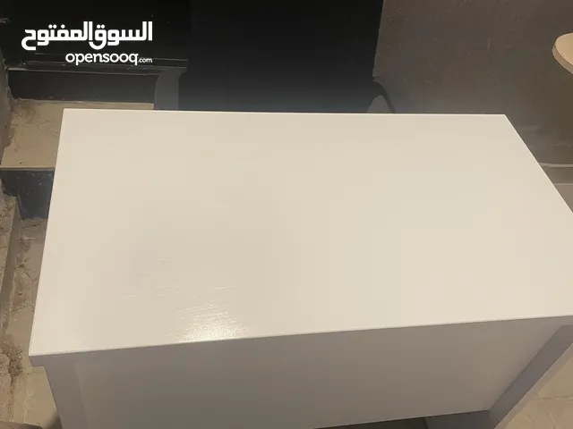 مكتب صغير وكرسي