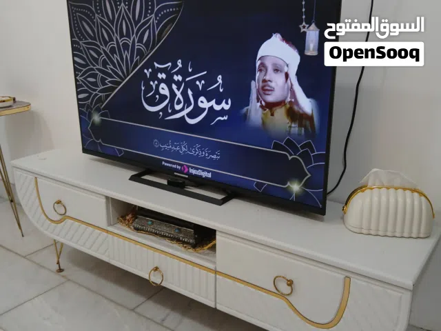 ميز شاشة للبيع نضيف