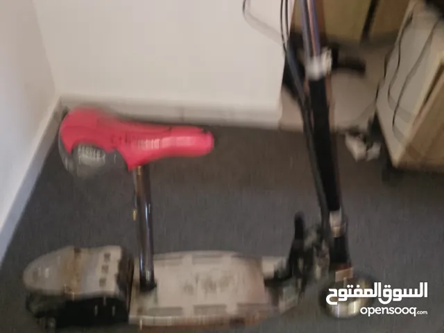 سكوتر الكهربائيه نضيف ومرتب تم تخفيض اللي بشتريه أن شاءالله ما بقصر معو بس بدو شاحن