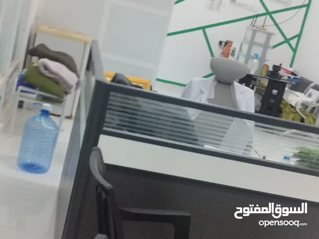 محلات للايجار 3 للواحد 50ريال مجهزه بأدوات التكييف وغيرها ومقسمه سابقا مركز تدليك وحجامه مع وجود سكن