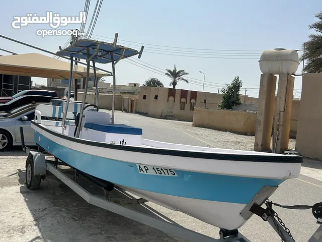 قارب مسطح 25 قدم شبه جديد