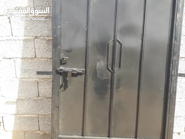 باب حديد جديد لم يستعمل اطلاقا