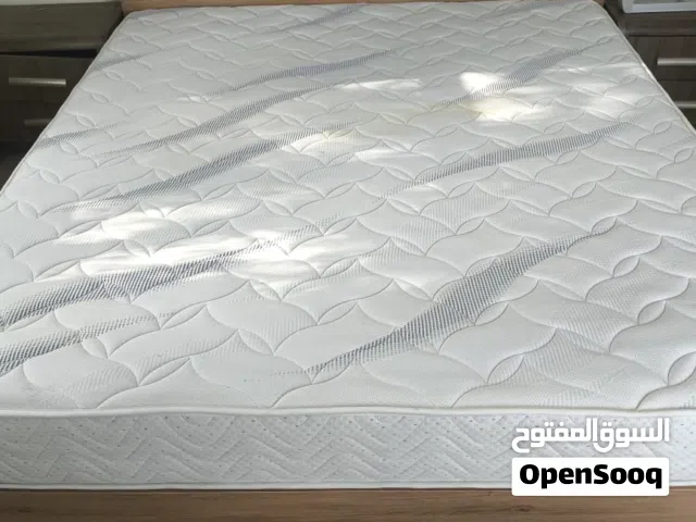 غرفة نوم بالمرتبه بحاله ممتازه استخدام سنه من هوم سنتر كامل