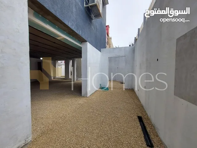 -معرض للايجار ذوموقع مميز في شارع عبدلله غوشة بمساحة 360 م
