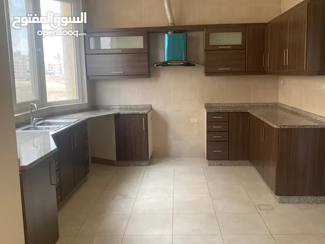 شقه فارغه للايجار سوبر ديلوكس في الجبيهه حي الريان طابق اول مصعد بناء حديث
