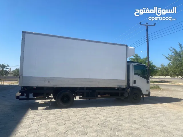 Refrigerator Isuzu 2017 in Al Batinah