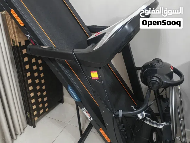 جهاز مشي يتحمل الاوزان الثقيلة ممتاز جدا لم يستخدم