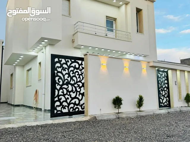 235m2 3 Bedrooms Villa for Sale in Tripoli Ain Zara