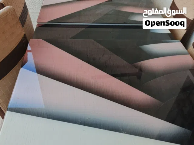 طاولة مع 6 كراسي