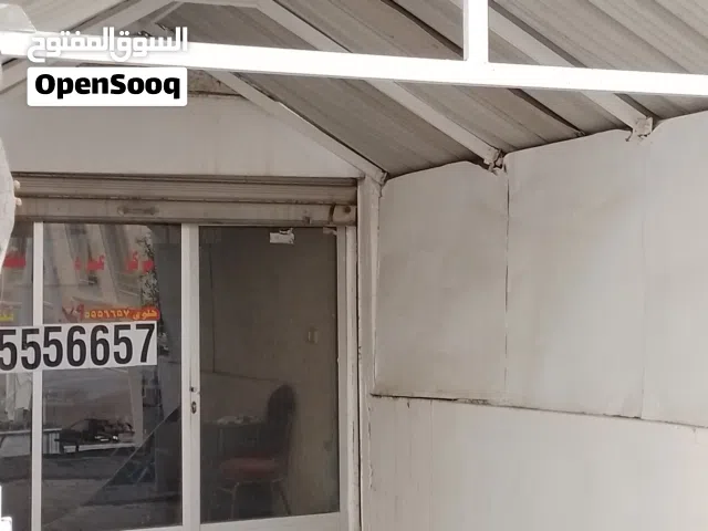 موقع يصلح لانشاء صيدلية او مطعم أو مني ماركت او صالون سيدات في ام اذينة
