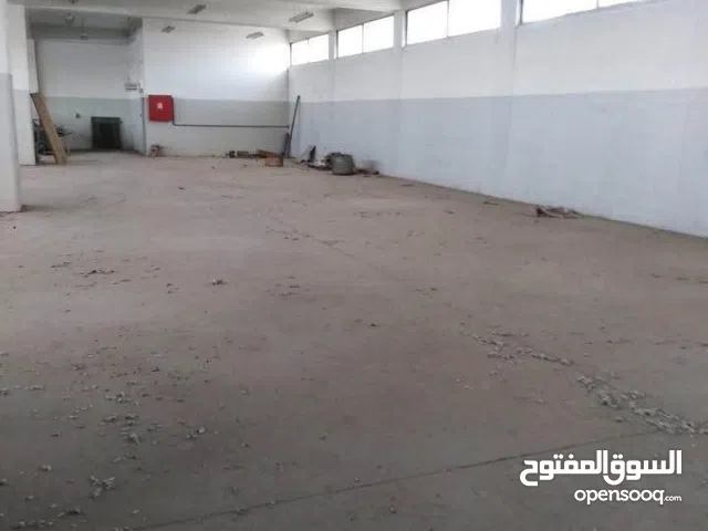 اعلان بيع مبنى صناعي بالقرب من شارع ال100