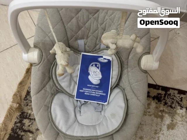 قعاد (كرسى هزاز) هزاز للاطفال ماركة من عمر 0 إلى سنة ونصف  يعتبر جديد استعمال نظيف جدااااااا جداااا