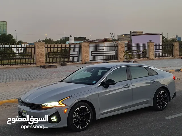 كيا K5 gt-line كلين مكفولة لون اسمنتي رقم بغداد بأسمي