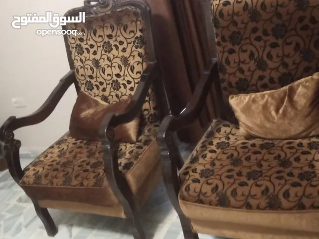 طقم كنب خشب ممتاز للبيع بسعر مغري