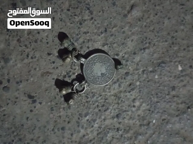 مقتنيات فضيات خالصة قديمة