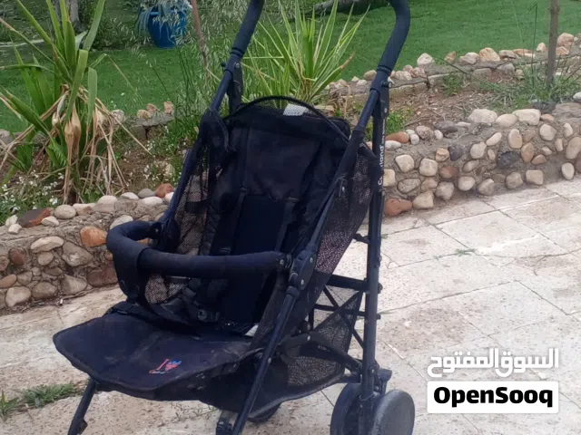 عرباي اطفال ماركه للبيع لعدم الحاجه بحاله ممتازه بحاجة تنضيف فقط لأنها مضبوبه بالمستودع