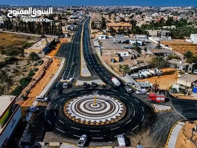 واجهتك على الخط الرئيسي في عين زارة – أرض تجارية نادرة بواجهة ذهبية!