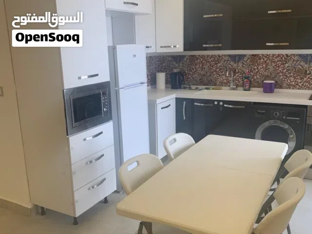 شقة للبيع  إطلالة جميلة وقريبة من كل الخدمات