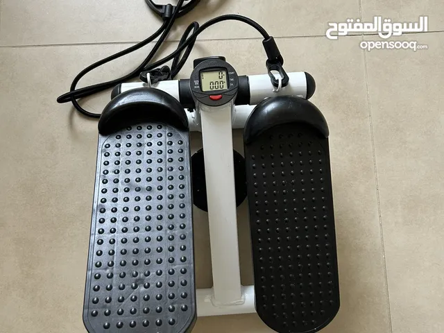 جهاز خطوات هيدروليكي صغير متعدد الوظائف مع حبل سحب للتمرين الداخلي بحالة ممتازة للبيع