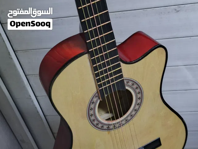 السلام عليكم عندي جيتار كلاسيك للبيع ملحقاته جنطة اصلية وريشة ووتر اضافي .. اقرة الوصف