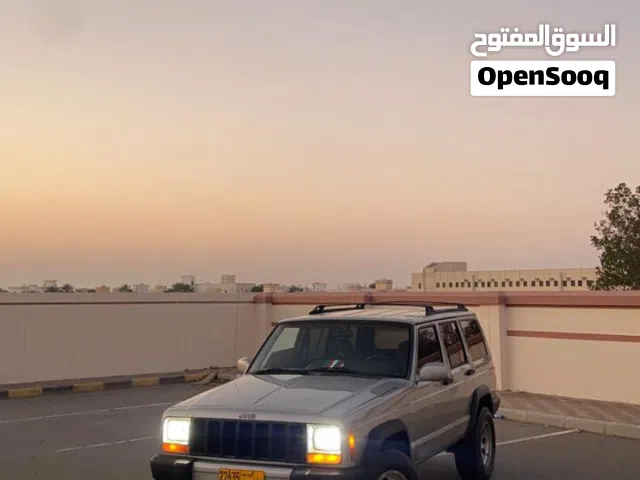 2000 جيب شيروكى Latitude LUX