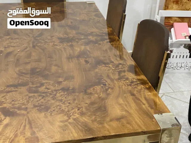 طاولة اكل كبيره و ممتازه السعر قابل للتفاوض