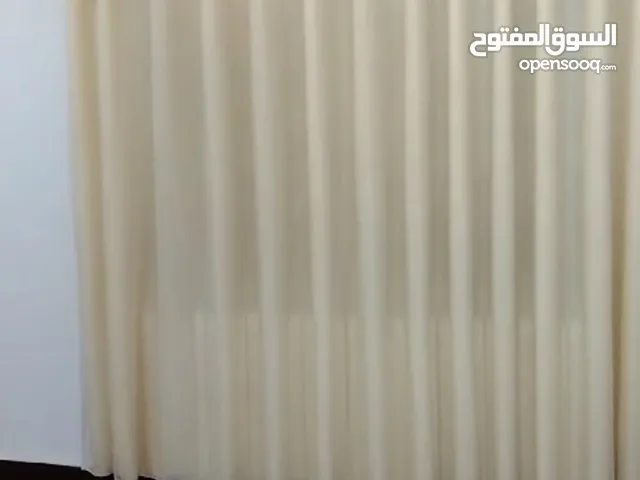 ستائر تفصيل لم تستخدم بعد راقية جدا ذات موديل حديث اوف وايت بسعر مغري