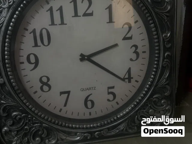ساعة حائط بحالة ممتازة
