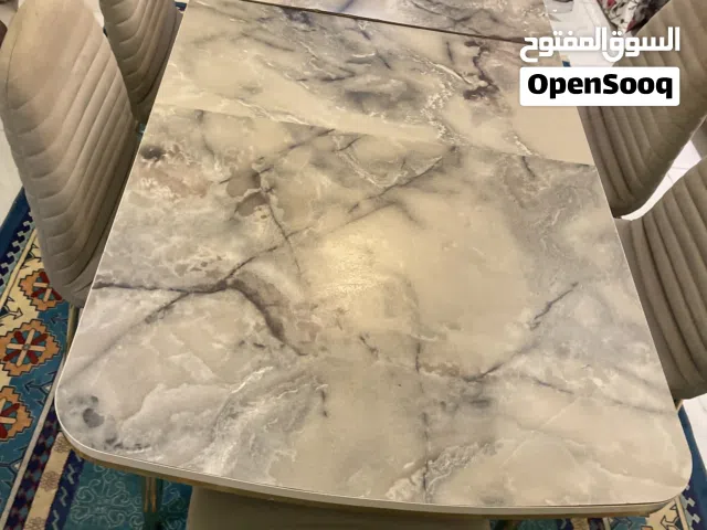 طاوله مستطيله هيدروليك بديل رخام تتقصر وتتطول رمادي و6كراسي مخمل نظيفة