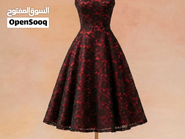 فستان دانتيل مميز جدا مقاس 16 مستعمل لبسه واحده حاله جدا ممتازه