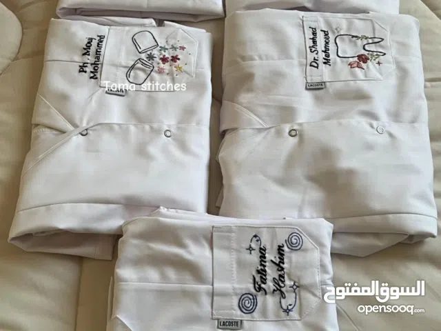 لابكوت طبي وسكرابات طبية. رجالي ونسائي جميع القياسات وكافة الأنواع وجميع الألوان. مع طبع الأسم.