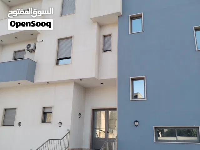 عدد 3 شقق مكتبيه تشطيب ممتاز، العمارة بها 6 شقق والباقي 3 شقق للاجار
