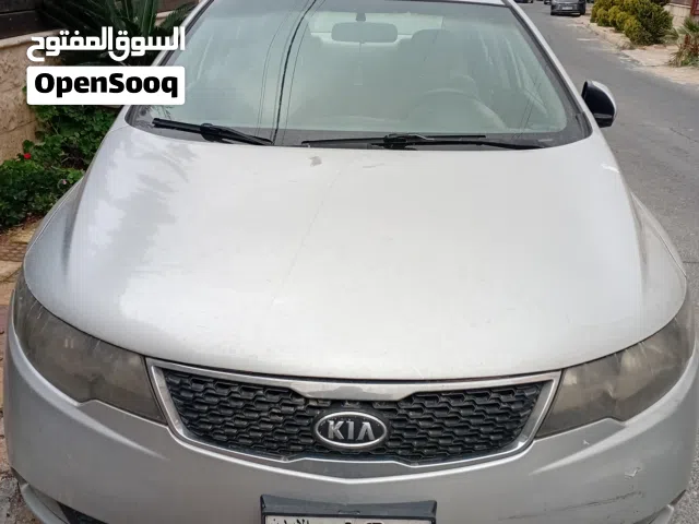 2012, كيا, سيراتو, Standard