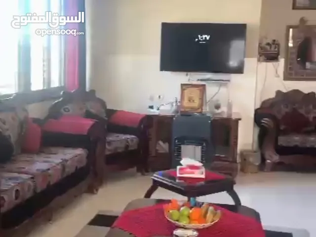 شقة سكنية للبيع في بيتونيا تحت الكلية العصرية بالقرب من شارع محمد زحيمان الواصل للطيرة