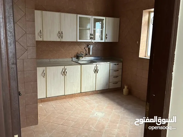 للإيجار شقة في منطقة صباح السالم قطعة 10