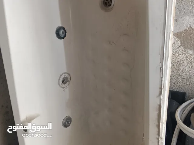 بانيو جاكوزي مع مضختو شغال 100٪ بسعر طري