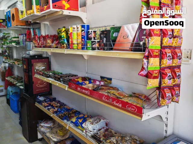 بقاله للبيع في معسكر الشركات النود
