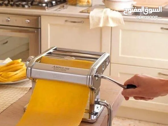 آلة صنع السباغيتي و رق العجين