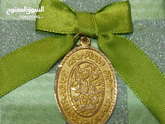 One-yakad 18-karat pure gold necklace قلادة من الذهب الخالص عيار 18 قيراطًا.
