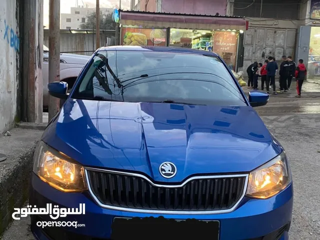 سكودا فابيا اتوماتيك بحالة الشركة