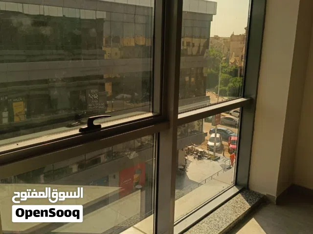مكتب إدارى بمجمع المولات بالبنفسج و تصلح عيادة للإيجار أو البيع