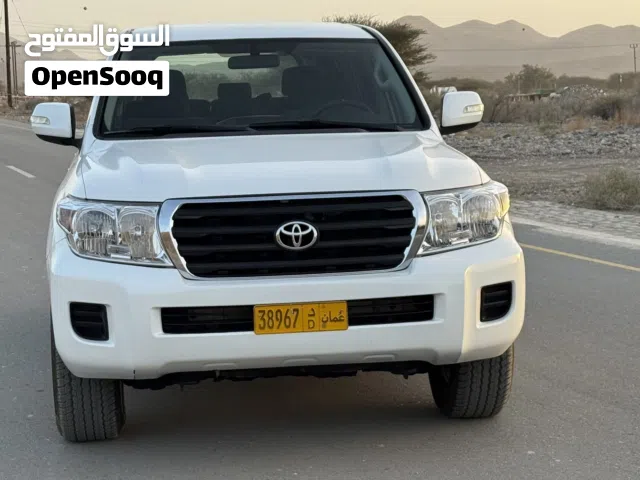 لاندكروزر موديل 2010